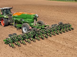 Såmaskinen Precea-TCC sätter standarden inom precision, kapacitet och intuitiv drift.