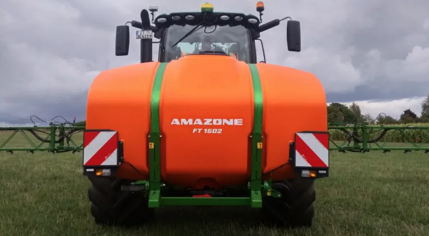 Amazone fronttank FT 1502 med UF 1602 och UF 2002
