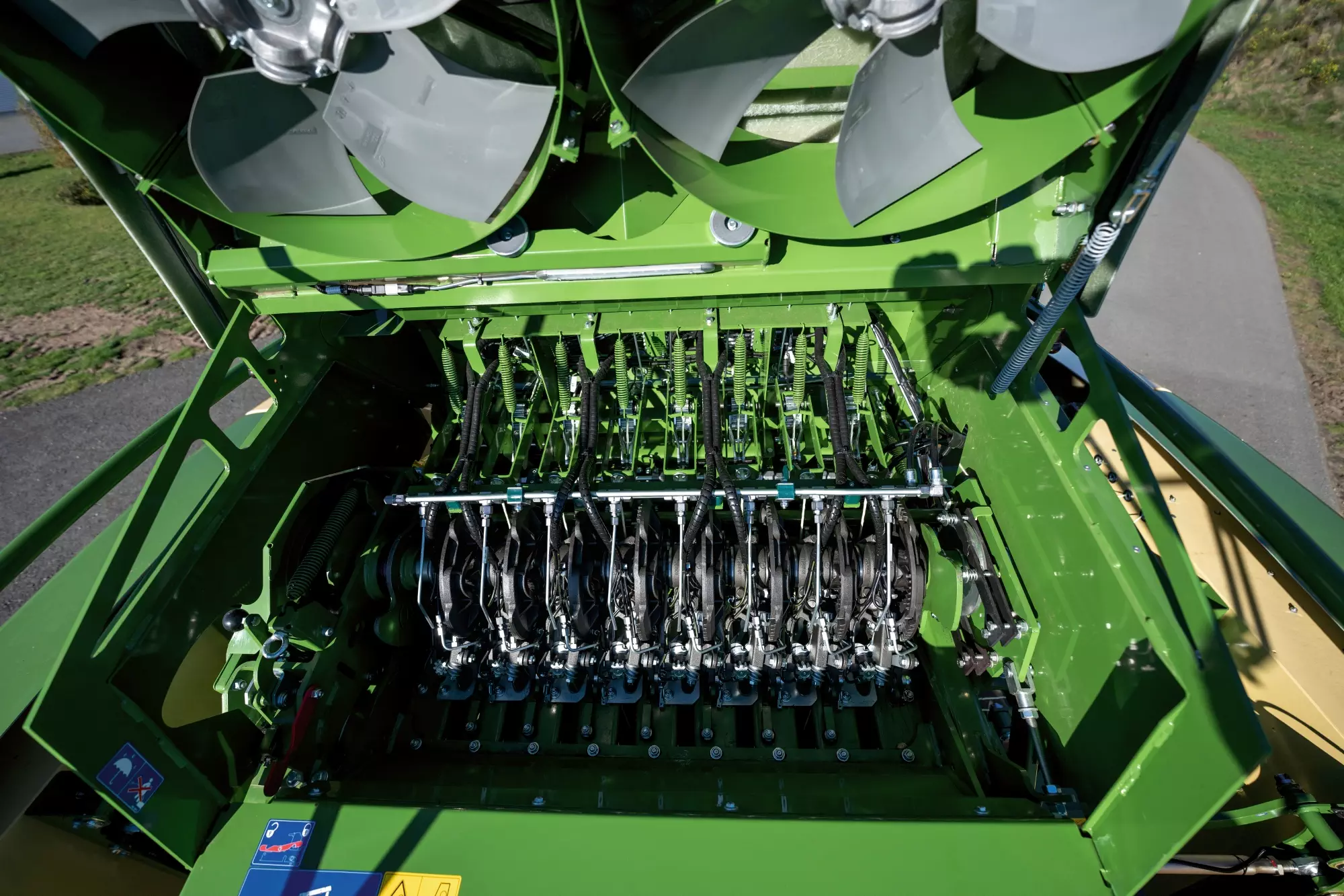Knotertisch BiG Pack HDP II V Knoter und PowerClean Åtta Krone V-knutare säkerställer maximal kopplingssäkerhet utan garnbitar som standard – Krone PowerClean håller knytarna helt rena.