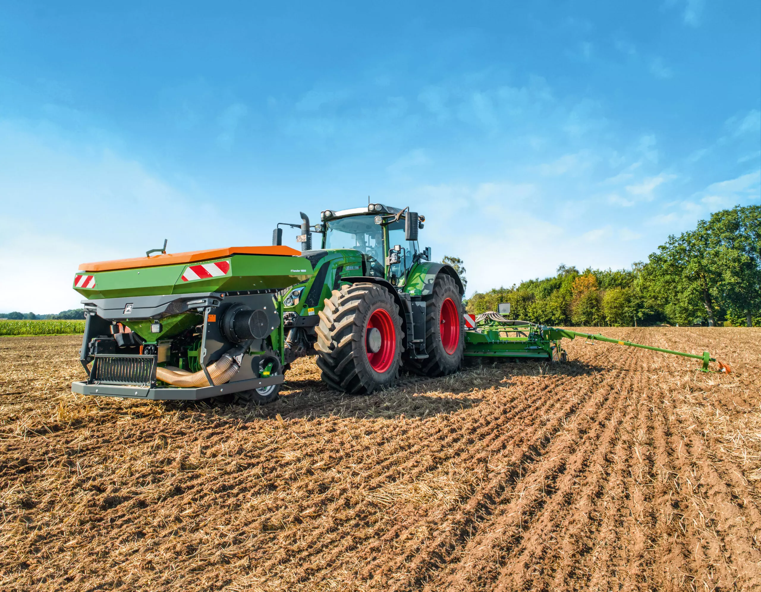 Avant6001-2_KG6002-2_FTender1600_Mulch_Fendt_d0_kw_DJI_0592_d1_210817 Amazone Cirrus, är liksom övriga såmaskiner från Amzone, byggd för att arbeta med höga hastigheter.
